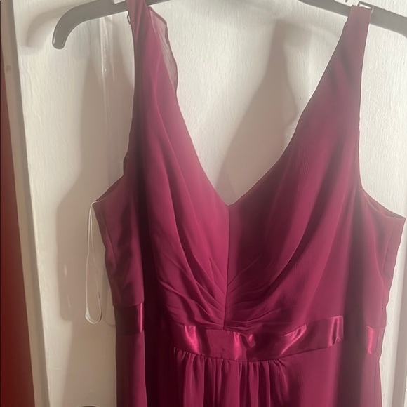 Elegant Plum Evening Gown - Picture 4 of 4